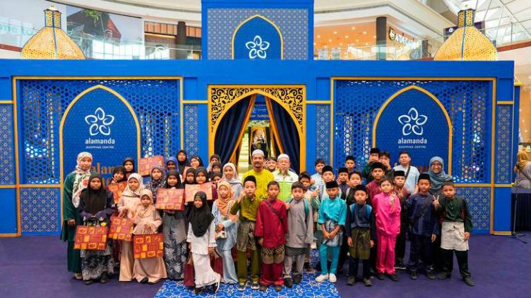 Alamanda spreads festive cheer to YAYAKEM children with Raya shopping spree and iftar