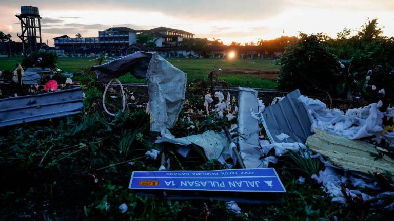 Keadaan bumbung Sekolah Kebangsaan Sijangkang Jaya musnah akibat kejadian ribut yang melanda - fotoBERNAMA