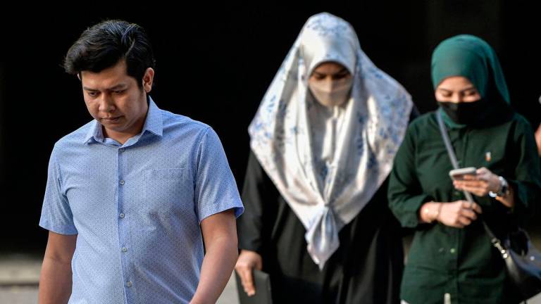 Mahkamah Sesyen di sini hari ini melepaskan dan membebaskan bapa kepada Zayn Rayyan Abdul Matin, iaitu Zaim Ikhwan Zahari (kiri) daripada pertuduhan mengabaikan kanak-kanak autistik berusia enam tahun itu sehingga menyebabkan kecederaan fizikal terhadapnya, dua tahun lepas - BERNAMA