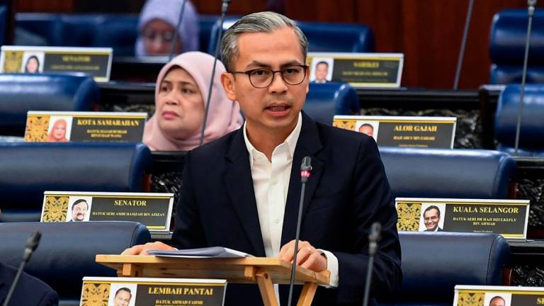Menteri Komunikasi Datuk Fahmi Fadzi. - fotoBERNAMA