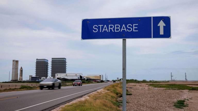 SpaceX Starship explodes on Texas launch pad