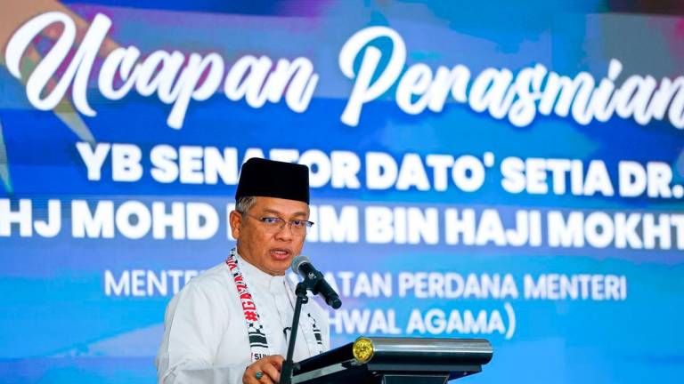 Menteri di Jabatan Perdana Menteri (Hal Ehwal Agama) Senator Datuk Dr Mohd Na’im Mokhtar berucap ketika hadir pada Majlis Peluncuran Ensiklopedia Gaza 101 anjuran MAPIM Malaysia pada Karnival Sumud Nusantara 2025 di Dataran Merdeka hari ini -fotoBERNAMA
