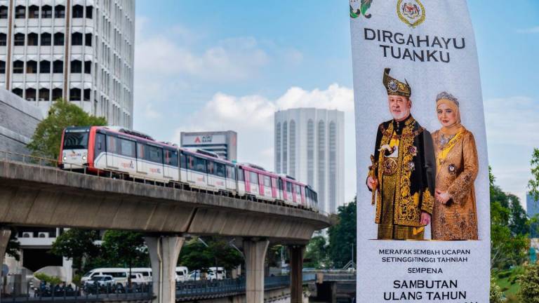 Banting di sekitar Kuala Lumpur pada tinjauan semalam memaparkan ucapan merafak sembah setinggi-tinggi penghargaan sempena Sambutan Ulang Tahun Hari Keputeraan Rasmi Yang di-Pertuan Agong Sultan Ibrahim. BERNAMApix