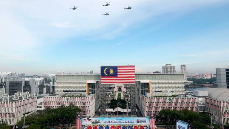 Raptai penuh sempena sambutan Hari Kebangsaan 2025 di Dataran Putrajaya, semalam- BERNAMA