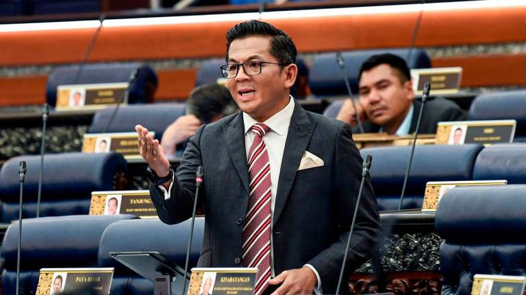 Ahli Parlimen Paya Besar Datuk Mohd Shahar Abdullah ketika mengambil bahagian dalam sesi perbahasan Rancangan Malaysia Ke-13 (RMK13) di Dewan Rakyat pada Mesyuarat Kedua, Penggal Keempat Parlimen ke-15, di Bangunan Parlimen hari ini - BERNAMA