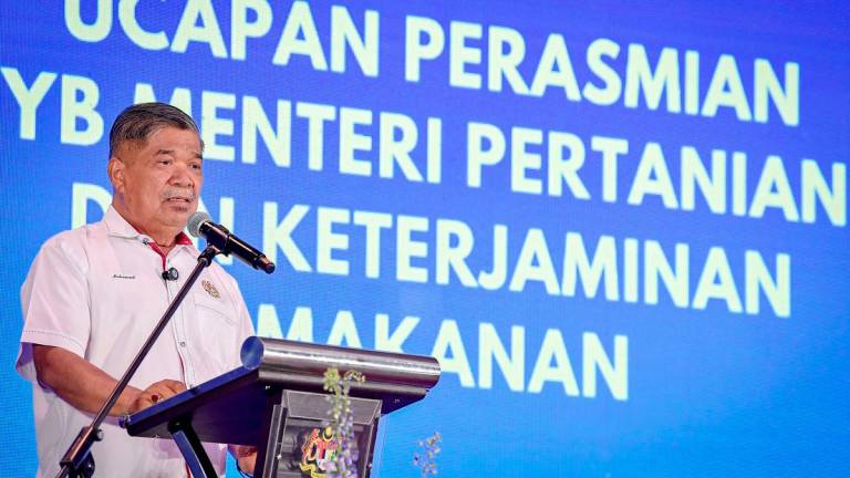 Menteri Pertanian dan Keterjaminan Makanan Datuk Seri Mohamad Sabu berucap pada majlis perasmian Karnival TVET Pertanian @KPKM 2025 di sini hari ini. - fotoBERNAMA
