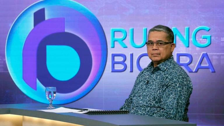 Menteri Perpaduan Negara, Datuk Aaron Ago Dagang ketika hadir sebagai tetamu bagi rakaman program Ruang Bicara sempena Sambutan Minggu Perpaduan Peringkat Kebangsaan terbitan Bernama TV di Wisma Bernama hari ini- BERNAMA