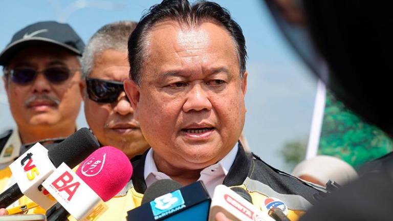 Menteri Kerja Raya Datuk Seri Alexander Nanta Linggi. - fotoBERNAMA