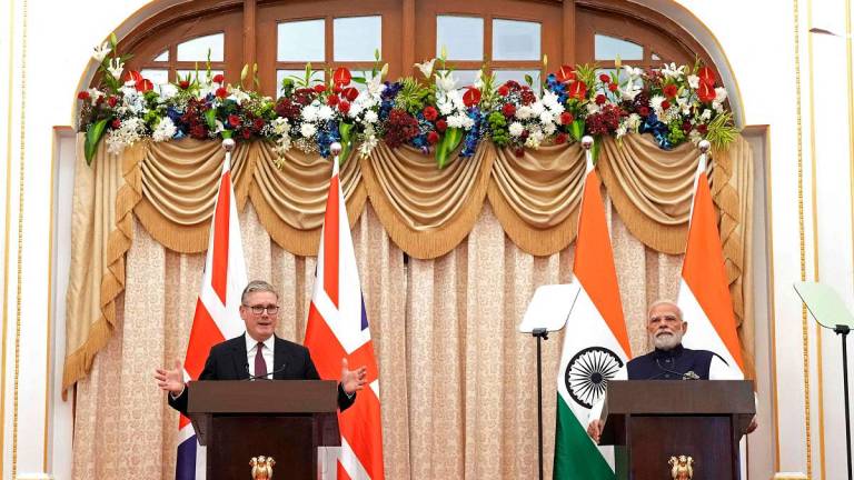 Britain’s Prime Minister Keir Starmer (L) addresses a joint press conference with his Indian counterpart Narendra Modi (R) after their bilateral meeting in Mumbai on October 9, 2025. - Stefan Rousseau / POOL / AFP