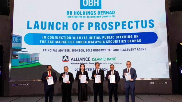 From left: OB Holdings Bhd’s independent non-executive directors Vasu Nallayan and Datuk Mohd Dusuki Ya’acob, executive director Lee Bao Yu and managing director Teoh Eng Sia, with Alliance Islamic Bank Bhd CEO Rizal Il-Ehzan Fadil Azim and senior vice president and head of corporate finance Tee Kok Wah on Friday