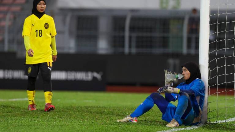 Reaksi kecewa Pemain Malaysia selepas tewas kepada pasukan Jepun Miharu Shinjo pada perlawanan Kumpulan F Kelayakan Piala Asia Wanita Bawah 20 di Stadium Bola Sepak Kuala Lumpur. FotoBernama