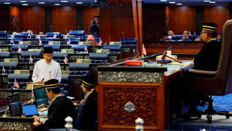 Perdana Menteri Datuk Seri Anwar Ibrahim menjawab soalan pada Mesyuarat Kedua Penggal Keempat Parlimen ke-15 di Dewan Rakyat, Bangunan Parlimen, hari ini - fotoBERNAMA