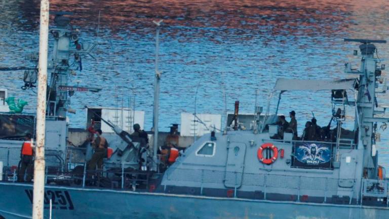 An Israeli Navy vessel arrives at Ashdod Port, after Israel intercepted some of the vessels of the Global Sumud Flotilla aiming to reach Gaza and break Israel’s naval blockade, in southern Israel, October 2, 2025. REUTERS/Ammar Awad TPX IMAGES OF THE DAY