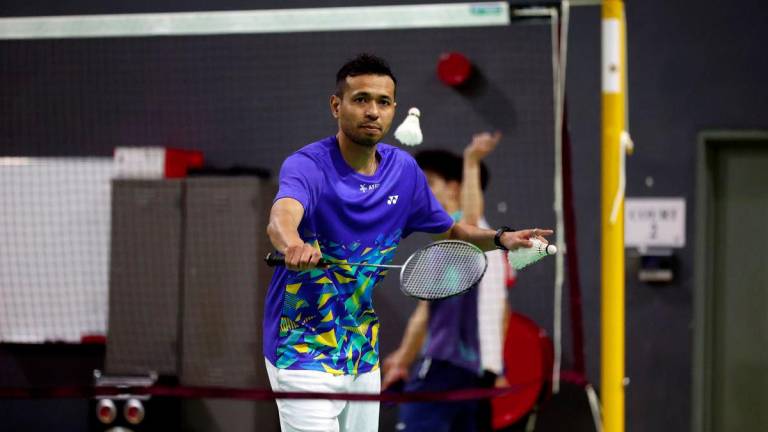 Bekas pemain kebangsaan, Iskandar Zulkarnain Zainuddin pulang ke pangkuan Persatuan Badminton Malaysia (BAM) sebagai Ketua Jurulatih perseorangan wanita (eng: Head Coach of the Women’s Singles department) ketika ditemui media pada sesi latihan bersama atlet di Petronas Akademi Badminton Malaysia dekat Bukit Kiara di sini. - fotoBERNAMA