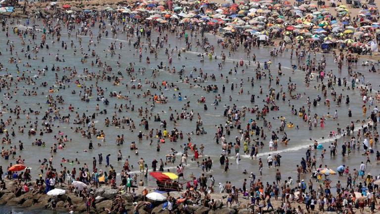 People cool off at a beach during a heatwave in Rabat on June 29, 2025. Monthly temperature records have been broken across Morocco, sometimes topping seasonal norms by as much as 20 degrees Celsius. - Abdel Majid BZIOUAT / AFP