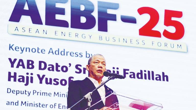Fadillah delivering his keynote address at the launch of Asean Energy Business Forum 2025 at the Kuala Lumpur Conventional Centre today. – Bernamapic