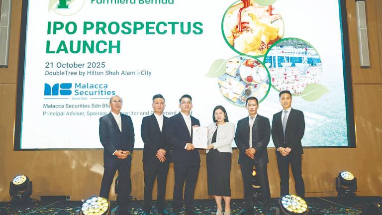 From left: Farmiera farm operations senior general manager Tan Chin Heng; executive director/deputy CEO Tan Kok Cheong; Hong; Lim; Malacca Securities corporate finance head Yap Siew Thee; and corporate finance vice-president Kenneth Ong Tsu Wei