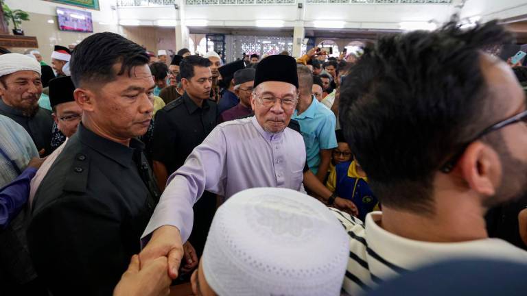 PM Anwar kecam serangan Israel ke atas Iran, gesa negara berpengaruh guna tekanan diplomatik demi keamanan serantau dan global. fotoBERNAMA
