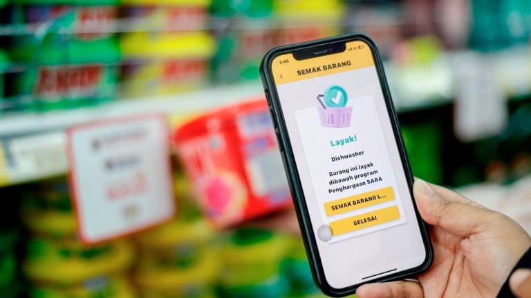 Urusan pembelian barangan keperluan asas menerusi program bantuan Sumbangan Asas Rahmah (SARA) RM100 sekali beri yang diperkenalkan Kerajaan MADANI baru-baru ini boleh dibuat dengan lebih lancar sekiranya orang ramai menggunakan aplikasi MyKasih ketika membeli-belah. - BERNAMA