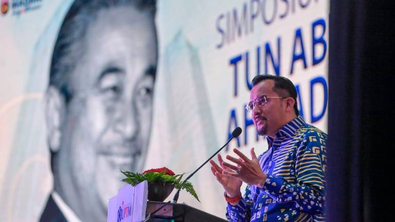 Dr Asyraf Wajdi Dusuki - Bernamapix