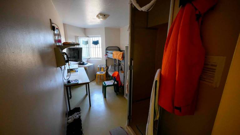 A cell for is pictured at the detention center in Seysses, south-western France, on August 7, 2025. At the overcrowded Seysses prison in Haute-Garonne, inmates are trying to cope with the heat on August 7, 2025, as Météo France has issued an orange heatwave alert for the next day. - Lionel BONAVENTURE / AFP
