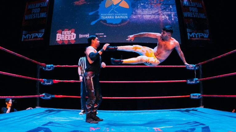 (From left) Kaizul clashes with Blazing Raj in a high-stakes semifinal that had the crowd fired up and firmly divided.