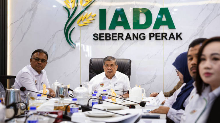 The Minister of Agriculture and Food Security, Datuk Seri Mohamad Sabu, attended a briefing during the official opening of the new building for the Seberang Perak Integrated Agricultural Development Project (IADA) Complex today. - BERNAMA