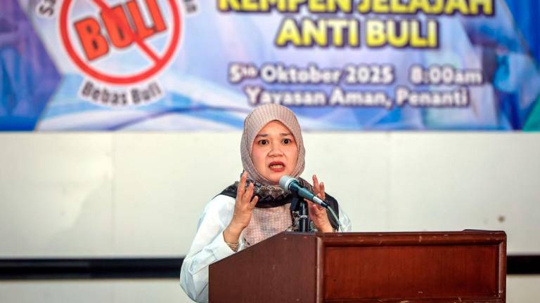 Menteri Pendidikan Fadhlina Sidek menyampaikan ucapan pada Kempen Jelajah Anti Buli di Yayasan Aman hari ini. - BERNAMA