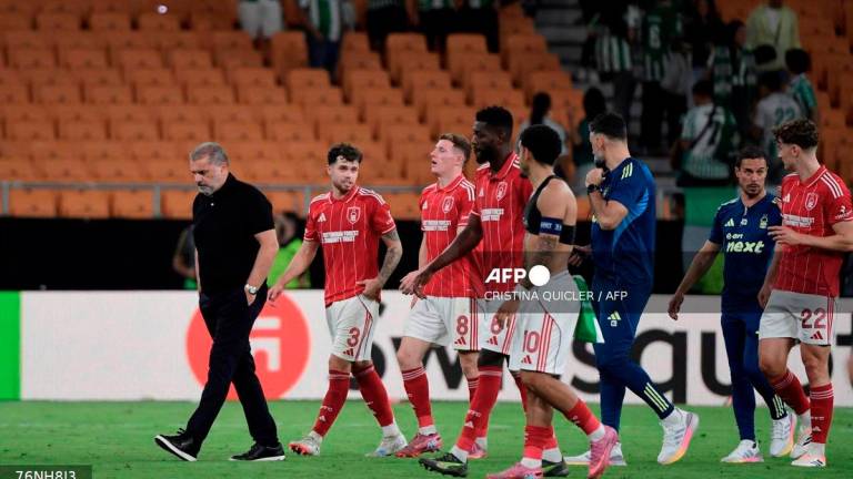 Nottingham Forest's Australian coach Ange Postecoglou and his team leave at the end of the UEFA Europa League 1st round day 1 football match between Real Betis and Nottingham Forest at the Benito Villamarin stadium in Seville on September 24, 2025. The match ended in a draw 2-2. - AFP