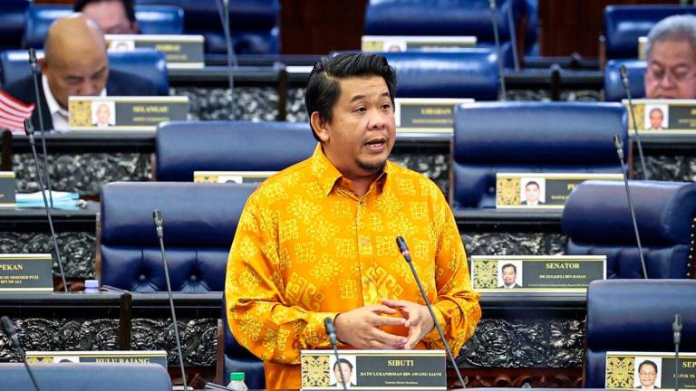 Timbalan Menteri Kesihatan Datuk Lukanisman Awang Sauni pada Mesyuarat Kedua, Penggal Keempat Parlimen ke-15 Persidangan Dewan Rakyat di Bangunan Parlimen hari ini-fotoBERNAMA