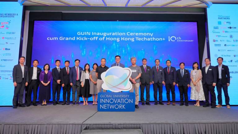HKSTP, joined by representatives from 15 local tertiary institutions, officially announced the establishment of GUIN. The ceremony is officiated by Professor Sun Dong, Secretary for Innovation, Technology and Industry (front row, centre), Mr Albert Wong, CEO of HKSTP (front row, left), Mr Derek Chim, Head of Startup Ecosystem and Development (front row, right) as well as senior management from participating institutions.