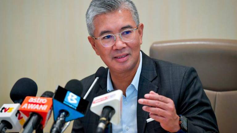 Menteri Pelaburan, Perdagangan dan Industri Tengku Datuk Seri Zafrul Tengku Abdul Aziz pada sidang media pengumuman kad laporan prestasi Kementerian Pelaburan, Perdagangan dan Industri (MITI) Suku Pertama 2025 di Menara MITI hari ini. - fotoBERNAMA