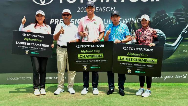 FROM LEFT: Winnie Ng, Nik Mustapha of PGM, Marcus Lim, Dato Ahmad Nor Sabu of PGR, Zulaikha Nasser