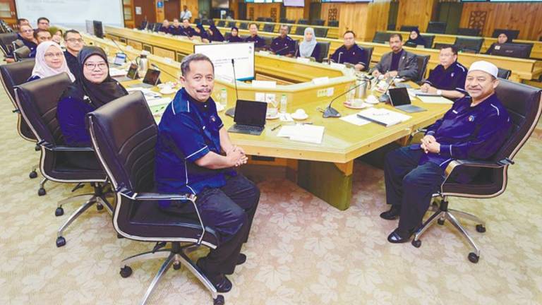 Kelantan Menteri Besar Mohd Nassuruddin Daud (far right) with ECER Implementation Coordination Committee (ICC) members at the ICC Kelantan meeting held recently.