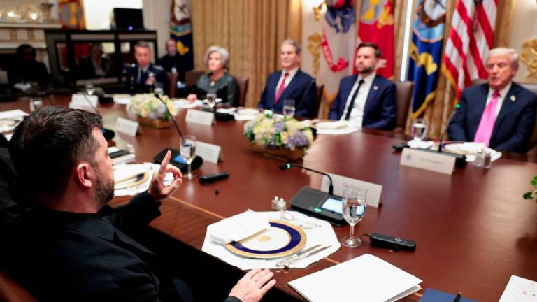 Ukraine's President Volodymyr Zelenskiy meets with U.S. President Donald Trump over lunch in the Cabinet Room at the White House in Washington, D.C., U.S., October 17, 2025. - REUTERSPIX