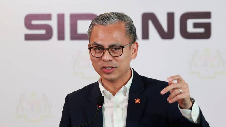 Menteri Komunikasi Datuk Fahmi Fadzil merangkap jurucakap Kerajaan Perpaduan ketika sidang media mingguan Kabinet di Kementerian Komunikasi hari ini. - fotoBERNAMA
