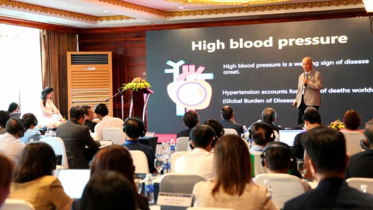 Mr. Lee Byeong-gu, Chief Executive Officer of Raydel Group, was speaking at the symposium in Hà Nội
