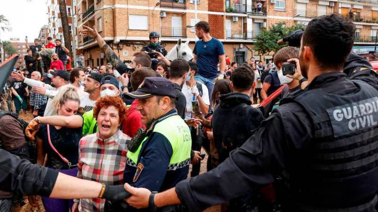 People protest as Spain’s King Felipe visits Paiporta, following heavy rains that caused floods, in Paiporta, near Valencia - REUTERSpix