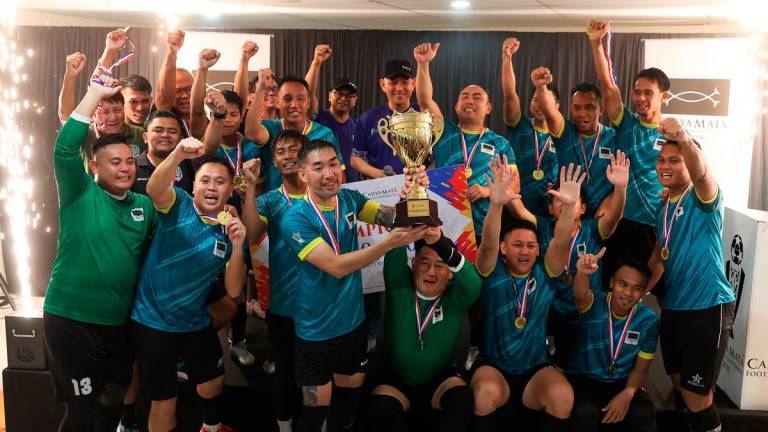 Champion Hipmau FC with YBhg. Dato Sri Sulaiman Abdul Rahman bin Abdul Taib, Group Managing Director and Encik Izzam Ibrahim, Group Chief Corporate Services Officer.