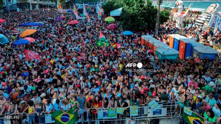 This aerial view shows demonstrators attending a protest against a constitutional amendment known as the Shielding Project, which requires Congress to authorize any criminal charges against deputies and senators through a secret vote, in Rio de Janeiro, Brazil, on September 21, 2025. - AFP