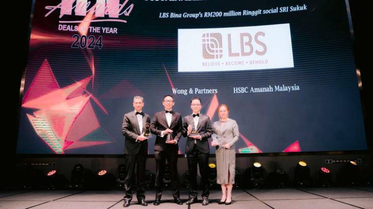 LBS Bina Group’s Deputy Chief Executive Officer, Mr Lucas Lim (second from right), proudly accepted the Malaysia Deal of the Year and Sustainability Deal of the Year at the esteemed Islamic Finance News (IFN) Deals of the Year 2024 Awards, recognizing LBS’s commitment to innovation and sustainability in Islamic finance.