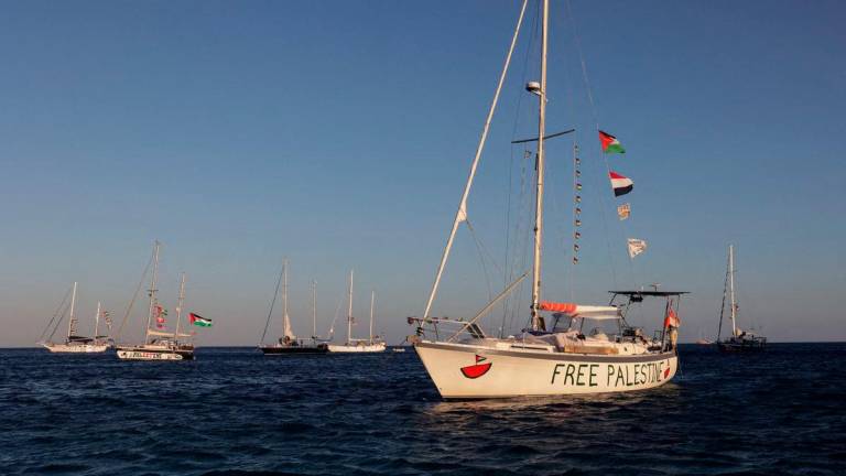 Sailing boats, part of the Global Sumud Flotilla aiming to reach Gaza and break Israel’s naval blockade, sail off Koufonisi islet, Greece, September 26, 2025. REUTERS/Stefanos Rapanis/File Photo