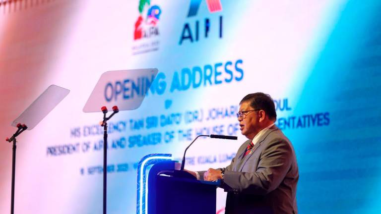 Presiden Perhimpunan Agung Antara Parlimen ASEAN ke-46 (AIPA GA) 2025 Tan Sri Dr Johari Abdul yang juga Yang Dipertua Dewan Rakyat menyampaikan ucapan pembukaan sempena Perhimpunan Agung Antara Parlimen ASEAN (AIPA) ke-46 di Dewan Merdeka Pusat Dagangan Dunia (WTC) hari ini. - BERNAMA
