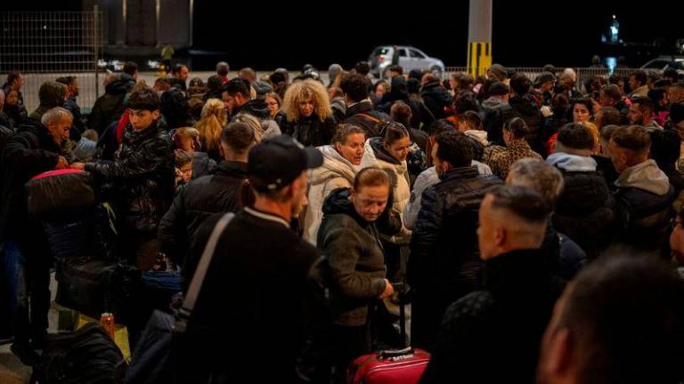 People wait to board a ferry to Piraeus, following an increased seismic activity on the island of Santorini - REUTERSpix