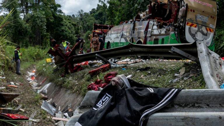Kawasan kejadian kemalangan yang meragut 15 nyawa penuntut Universiti Pendidikan Sultan Idris (UPSI) di KM53 Jalan Raya Timur-Barat (JRTB) dekat Gerik - fotoBERNAMA