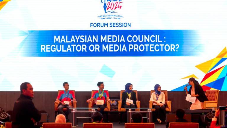 Urusetia majlis mengadakan sesi raptai Forum HAWANA 2025 sempena penganjuran Hari Wartawan Nasional (HAWANA) 2025 di Pusat Dagangan Dunia (WTC) hari ini. - fotoBERNAMA