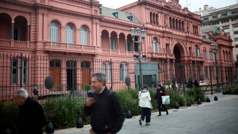 People walk past Casa Rosada Presidential Palace a day after big defeat for Argentina's President Javier Milei in the legislative elections in the province of Buenos Aires, in Buenos Aires, Argentina September 8, 2025. - REUTERSPIX