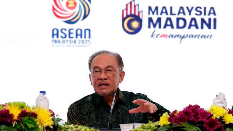 Perdana Menteri Datuk Seri Anwar Ibrahim berucap ketika Forum Ilmuwan Malaysia MADANI Siri 6 bertajuk Pengangkutan untuk Rakyat: Mengimbangi Antara Kemampuan Rakyat, Kualiti dan Kemampanan Pengangkutan Awam di Menara Prasarana hari ini.