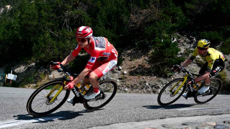 Team Visma-Lease a bike's Danish rider Jonas Vingegaard (L) rides during the fourth stage of the Vuelta a Espana, a 192 km race between Susa and Voiron, in the Alps, on August 26, 2025. - AFPPIX