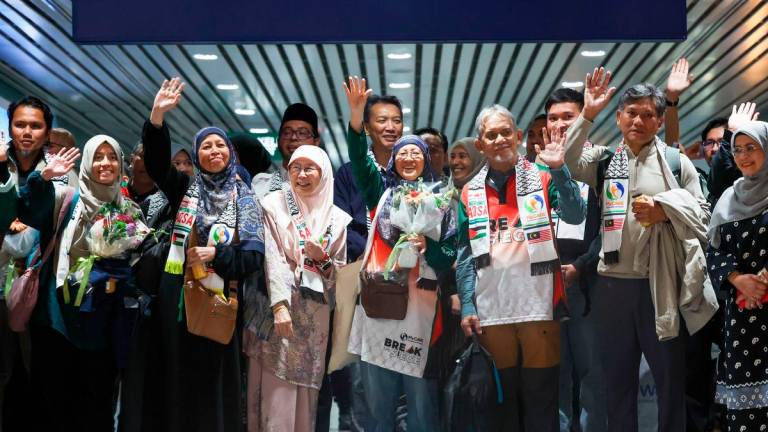 The wife of the Prime Minister, Datuk Seri Dr Wan Azizah Wan Ismail, welcomed the return of nine Malaysian volunteers who participated in the Freedom Flotilla Coalition (FFC) and Thousand Medleens to Gaza (TMTG) mission at Kuala Lumpur International Airport (KLIA) today. - BERNAMA